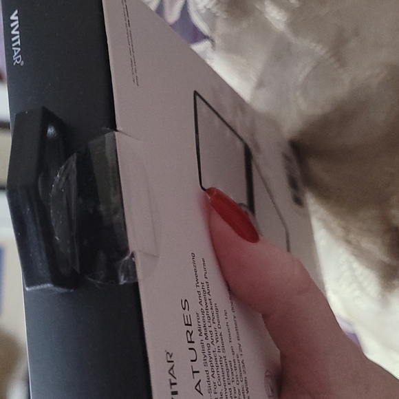 New in box Vivitar simply beautiful black compact LED mirror w/ battery included - Picture 10 of 12